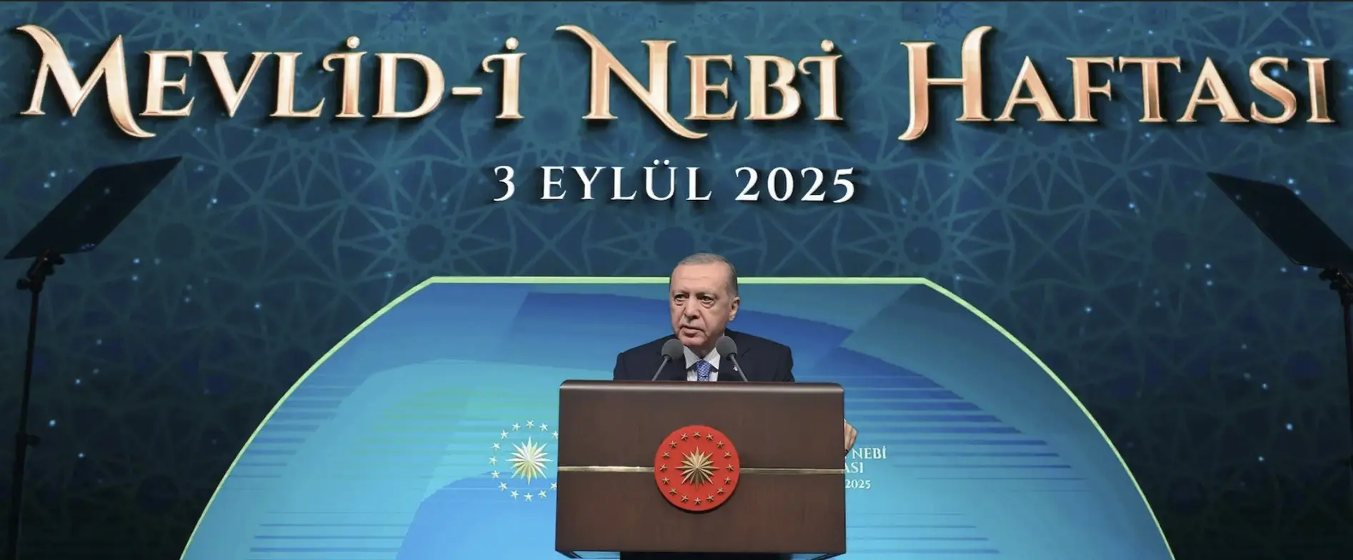 "Biz bu yılı, 'Aile Yılı' olarak ilan ettik. Aile, bizler için çok çok önemli. Aileyi merhamet ve fedakarlık yuvası, ülfet ve muhabbet ocağı yapacak tüm çözümler, tüm reçeteler Allah Resulü'nün aile hayatında mevcuttur."
